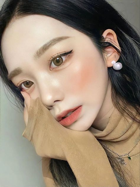 Ulzzang Girl Makeup, Korean Eyebrows Shaping, Anime Eyebrows, Asian Eyebrows, Korean Eyebrows, Straight Eyebrows, Straight Brows, Blue Ombre Nails, Brown Eyebrows