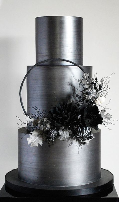 Alternative Wedding Cakes, Halloween Wedding Cakes, Wedding Cake Alternatives, Black Wedding Cakes, Lace Wedding Cake, Floral Wedding Cakes, Romantic Wedding Cake, White Wedding Cakes, Tier Cake