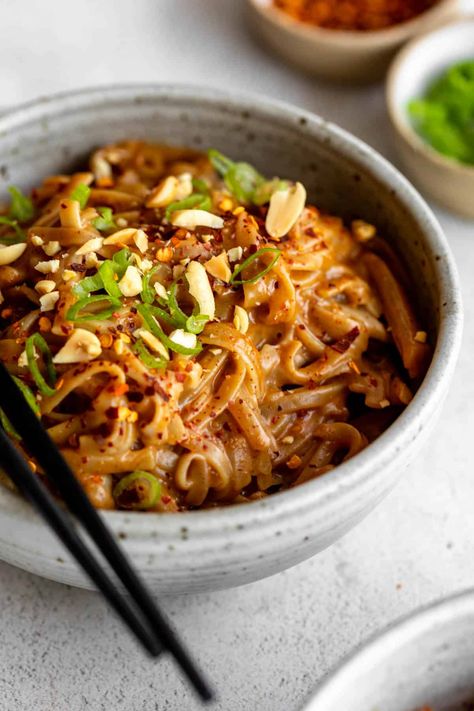 Butter Noodle Recipe, Spicy Peanut Butter Noodles, Peanut Butter Noodles Recipe, Peanut Butter Noodles, Spicy Peanut Butter, Brown Rice Noodles, Spicy Peanut Noodles, Butter Noodles, Asian Noodle Recipes