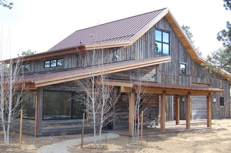 Western Rust standing seam metal roof. Metal provided by Coated Metals Group. www.cmgmetals.com.  Rustic Charm. Barn. Mountain home. Colorado. Rustic Mountain Home Exterior, Mountain Homes Exterior, Shingle Style Architecture, Rustic Mountain Homes, Aluminum Awnings, Standing Seam Metal Roof, Corrugated Roofing, Pole Barn House Plans, Building Roof