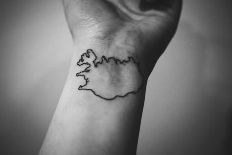 Iceland Photography Landscapes, Icelandic Tattoo, Iceland Tattoo, Iceland Wallpaper, Diamond Beach Iceland, Cream Tattoo, Island Tattoo, Iceland Map, Map Tattoos