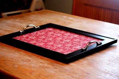 32 Creative Craft Ideas Using Old Picture Frames | HubPages Picture Frame Tray Diy, Ideas For Recycling, Making A Table, Cd Template, Creative Craft Ideas, Table Loom, Picture Frame Tray, Diy Serving Tray, Newspaper Crafts Diy