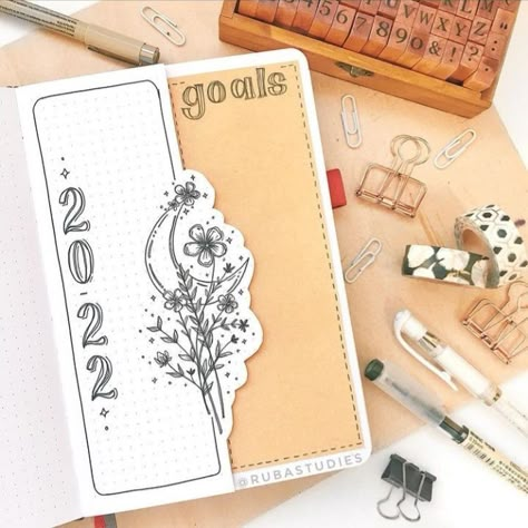 Bujo Cover Page Ideas New Year, Bujo Year Cover Page, Year Journal Cover, New Year Cover Page, New Year Doodle Art, Bujo New Year Page, Journal First Page Ideas Aesthetic, Bujo First Page Ideas, Bujo Year Cover