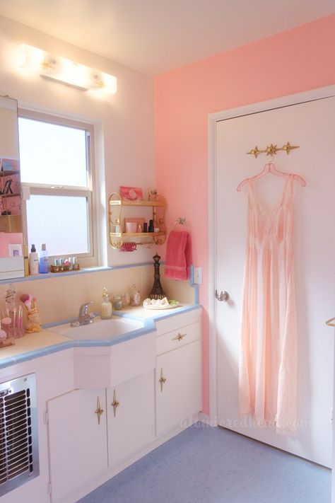 Atomic Bathroom Mid Century, Retro Bathroom Decor Ideas, Pink Mid Century Bathroom, 1950’s Home, 50s Pink Bathroom, Atomic Bathroom, Retro Bathrooms 1950s, Pinup Bathroom, 1950s Bathroom Decor