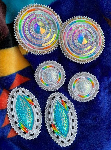 Beaded Earrings Patterns Free, Beaded Hoop Earrings Tutorial, Hoop Earrings Tutorial, Native American Beadwork Earrings, Powwow Beadwork, Mirror Earrings, Beautiful Beaded Earring, Seed Bead Jewelry Patterns, Native Beading Patterns