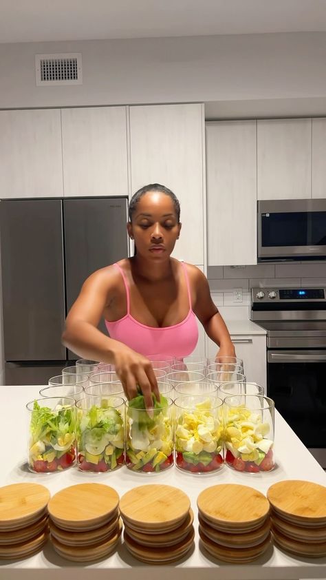 Christine Elizabeth | The Finance Baddie ™ | Today’s meal prep menu: 🥗 Cobb Salad 🫙 Fuit Jar 🥣 Vanilla Overnight Oats Jars and other kitchen items are linked in my Amazon Storefront... | Instagram Christine Elizabeth, Vanilla Overnight Oats, Meal Prep Menu, Amazon Storefront, Overnight Oats, Kitchen Items, Cobb Salad, Oats, Meal Prep