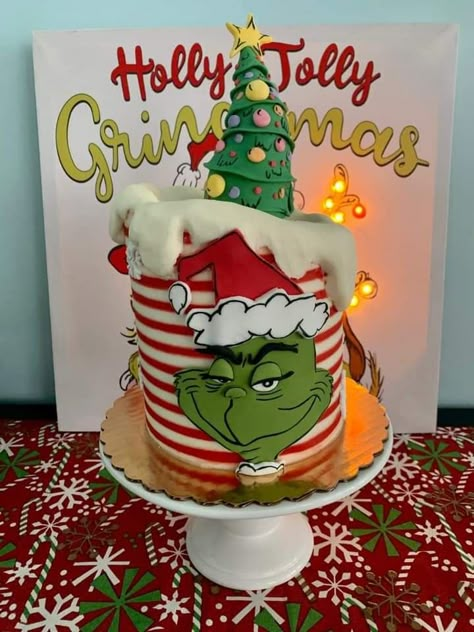 Grinch Cake Designs, Grinch Themed Cake, Grinch Christmas Cake Ideas, Cindy Lou Who Cake, Grinch Birthday Cakes, Grinch Birthday Cake Kids, The Grinch Cake Birthday, Grinch Smash Cake, Grinch Birthday Party Cake