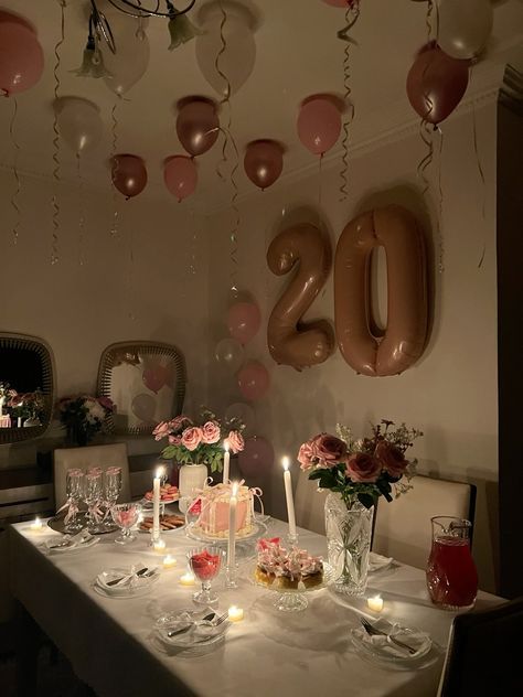 20 Birthday Theme, Classy Birthday Decorations, Classy Birthday Party, Birthday Decorations At Home, 17th Birthday Ideas, 20th Birthday Party, Birthday Goals, Birthday Ideas For Her, Birthday Dinner Party