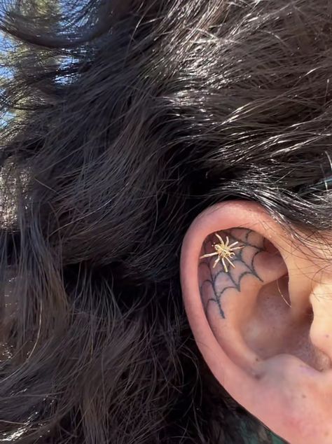 Spider Web In Ear Tattoo, Ear Tattoo Inner With Piercing, Ear Web Tattoo, Interactive Tattoo Ideas, Gothic Ear Tattoo, Spider Web Ear Tattoo, Scary Small Tattoos, Spiderweb Ear Tattoo, Spider Tattoo Behind Ear