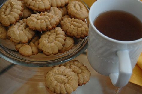 I love spritz cookies. I love brown sugar. These little gems are my idea of heaven! Brown Sugar Spritz Cookies, Press Cookies, Spritz Cookie, Spritz Cookie Recipe, Pecan Cinnamon Rolls, Making Peanut Butter, Spritz Cookies, Good Roasts, Czech Recipes