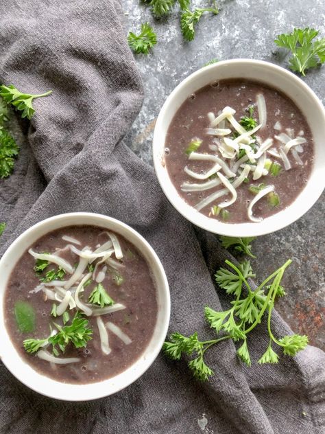 Hearty and spicy Black Bean soup that tastes just like Panera Bread. 0 WW Freestyle Points| 152 calories. Makes 4 to 6 servings. Weight Watchers Pumpkin Muffins, Spicy Black Bean Soup, Soup Panera, Lunches Healthy, Brownies Healthy, Light Soup, Weight Watchers Meals Dinner, Weight Watchers Pumpkin, College Teaching