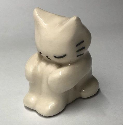 Sanrio Clay, Pretty Ceramics, Phone Layout, Ceramic Cat, Cute Clay, Clay Art Projects, Cute Little Things, Glass Flowers, Clay Ideas