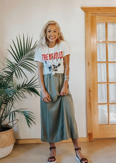 Band Tee Over Dress Outfit, Boho Band Tee Outfit, Midi Skirts With Tshirts, Band Tee Teacher Outfit, Long Skirt With Band Tee, Dress With A Tshirt Outfit, White Band Tee Outfit, Chic Tshirt Outfits, Maxi Skirt Band Tee Outfit