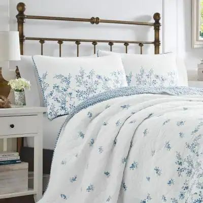 Flora Cotton Quilt Set Blue And White Bedding, Laura Ashley Bedding, Best Bedding Sets, Laura Ashley Home, King Quilt Sets, Cotton Quilt Set, Blue Floral Pattern, Bedding Stores, Bed Ideas