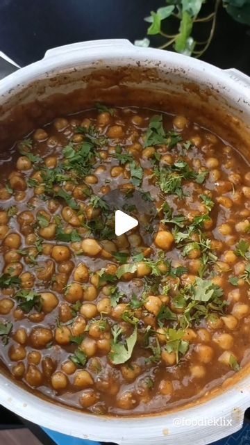 FoodieKlix 🧿 on Instagram: "Chikkad chole Punjab special.. Thick & creamy texture chole.  Save for later use❤ Like, Comment & Share ✳️❇️➖Follow➖❇️✳️ @foodieklix ☑️Use #foodieklix   to get featured  Recipe :-  1.5 Cup Chole ( Washed & soaked overnight )  Put 1 Bowl Chole in a pressure cooker, add 2 medium size Sliced Onions, 1 Potato Diced, 1 Tsp Salt, Add water just little above level of Chole & pressure cook 6-7 whistles or till cooked.  Heat a Pan & add 2 Tsp Coriander seeds, 1 Tsp Black pepper, 2 Dry Red Chillies, 2 Tsp Jeera, 2 Black Cardamom, Roast for a few minutes on low flame. Switch off flame, add 1.5 Tsp Anardana, 1.5 Tsp Kasuri Methi & roast for another minute & grind into a powder.  Open pressure Cooker & remove aloo & some chole & add into a grinder jar & blend into a paste.