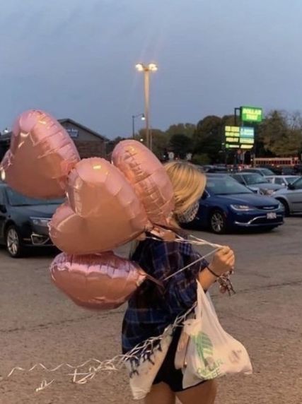 not my pin, dm for credit Cute Birthday Pictures, Galentines Day, Bday Girl, Birthday Inspo, Heart Day, 17th Birthday, Foto Ideas Instagram, Birthday Pictures, V Day