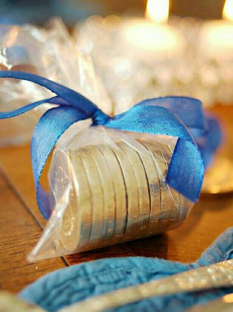 Hannukah Cookies, Hanukkah Party Ideas, Hannukah Party, Hanukkah Table Setting, Feast Of Dedication, Diy Hanukkah, Hanukkah Ideas, Hanukkah Celebration, Hanukkah Dinner