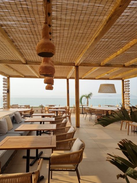 Beach Restaurant Design Architecture, Beach Pavilion Architecture, Cafe Design Architecture, Beach Cafe Design, Beach Restaurant Design, Beach House Hotel, Cafe Plan, Dinner With A View, Seaside Restaurant