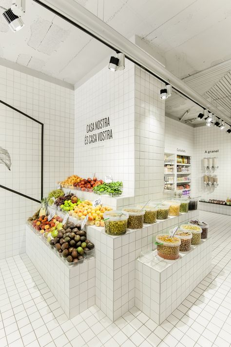 Biodiversity Activities, Fruit Store, Shop Architecture, Vegetable Shop, Grocery Store Design, Food Retail, Supermarket Design, Fruit Display, Fruit Shop