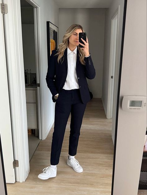 Psychologist Outfit, Casual Tomboy Outfits, Masc Outfits For Women, Outfit Formal Mujer, Women Suits Wedding, Gender Fluid Fashion, Lesbian Fashion, Formal Wear Women, Queer Fashion