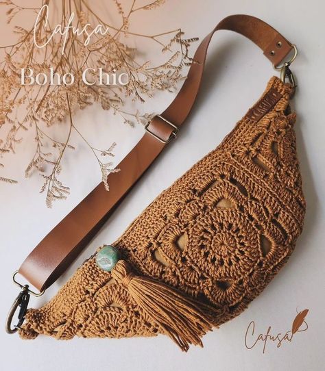 Leather And Crochet, Crocheted Purses, Sac Granny Square, Knitting & Crochet Tools, Crochet Necklace Pattern, Knitted Items, Knitted Bag, Mode Crochet, Bonnet Crochet