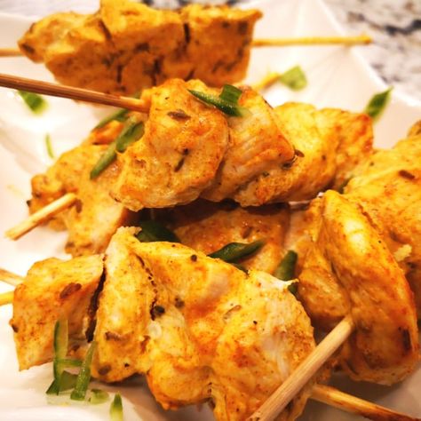 Spicy Chicken Skewers Chicken Boti Recipe, Tasty Grilled Chicken Recipes, Pakistani Foods, Best Grilled Chicken Recipe, Pakistani Cuisine, Learn Cooking, Tikka Recipe, Chicken Recipes Boneless, Chicken Tikka Masala Recipes