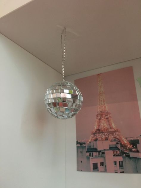 Diy Mirrorball, Mirrorball Decor, Mirrorball Aesthetic, Ideas Cuarto, Plant Aesthetic, Decor Aesthetic, Apartment Room, Bedroom Inspo, Dream Car