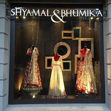 Top 9 Designer Boutiques In Mumbai Latest Styles In Women Fashion, Boutique Interior Design Indian, Clothes Shop Interior, Boutique Shop Interior, Shop Interiors Boutique, Clothing Boutique Interior, Bridal Boutique Interior, Fashion Window Display, Fashion Showroom