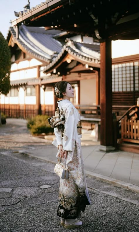 Kimono Photoshoot Japan, Japanese Kimono Photoshoot, Kimono Poses, Kimono Photoshoot, Yukata Women, Kimono Aesthetic, Japan Photoshoot, Japan Dress, Welcome To Japan