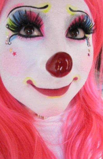 Clown Ideas, Clown Nose, Female Clown, Mannequin Art, Halloween Decorations Diy Outdoor, Cute Clown, Clown Faces, Clowning Around, Scary Makeup