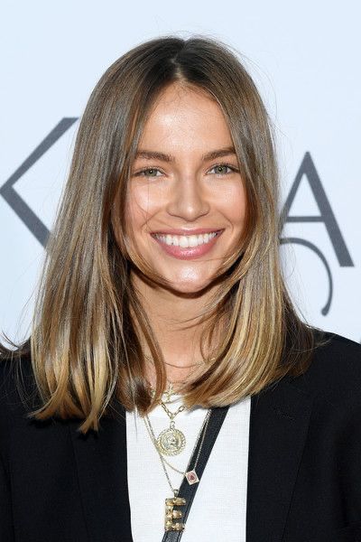 Mid Length Hair Dark Blonde, Mid Length Highlighted Hair, Dark Blonde Medium Length Hair, Brown Mid Length Hair, Beauty Secrets Hair, Perfect Waves, Brunette Ombre, Ombre Blond, Long Haircut