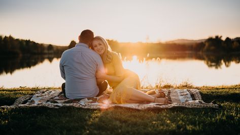 Water Fall Couple Pictures, Fall Couple Pictures By Water, Pond Photoshoot, Fall Water Engagement Pictures, Pond Engagement Pictures, Pond Engagement Photos, Family Photos By Pond, Engagement Photos In Water Rivers, Water Engagement Photos Lakes