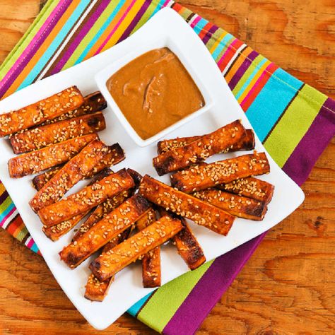 Baked Sesame Tofu Sticks Protein Snacks Low Carb, Spinach Lentil Soup, Vegan Protein Snacks, Tofu Bites, Vegan Snack Ideas, Sauce Video, Food For Friends, Sesame Tofu, High Protein Vegetarian Recipes