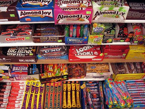 Ever have a problem with your kids eating too much candy? Here are some tips for teaching your children with moderation when it comes to buying and eating candy. #tips #tipsforkids #tipsforchildren #toomuchcandy #moderation #thehealthyhomeeconomist Charleston Chew, Sugar Detox Recipes, Start Of School, Sugar Detox, High Fructose Corn Syrup, Ice Breakers, Candy Bars, Relief Society, Activity Days