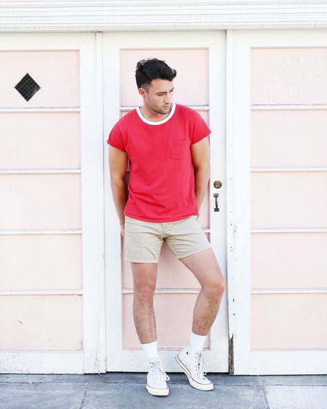 Above The Knee Shorts, Knee Shorts, Outfit For Spring, Colored Boots, Being Me, Spring Shorts, Photography Fashion, Nice Shorts, Mens Fashion Trends