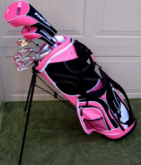 pink golf clubs...I need these;) Lady Driver, Best Golf Clubs, Golf Simulators, Golf Club Sets, Golf Drivers, Golf Set, Womens Bag, Golf Attire, Perfect Golf