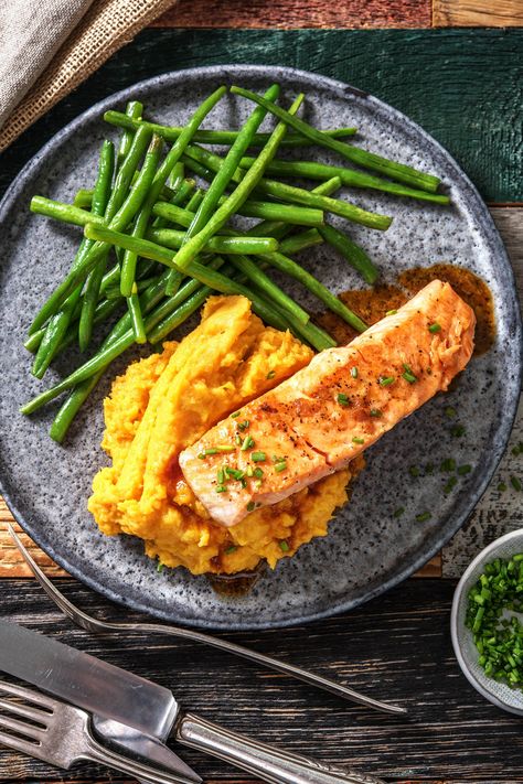 In this dish, salmon is drizzled with a sweet soy-maple glaze and pan-seared to a crispy finish. The dish is finished to perfection with chives, sweet potato mash and crispy green beans. The ideal weeknight supper! Salmon With Asparagus, Crispy Green Beans, Maple Glazed Salmon, Sweet Potato Mash, Salmon Glaze Recipes, Salmon And Sweet Potato, Honey Garlic Salmon, Garlic Salmon, Hello Fresh Recipes