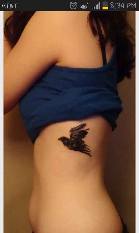 Love this raven Tattoo Sonne, Vogel Tattoo, 16 Tattoo, Black Bird Tattoo, Small Bird Tattoo, Petit Tattoo, Single Line Tattoo, Crow Tattoo, Meaningful Tattoos For Women