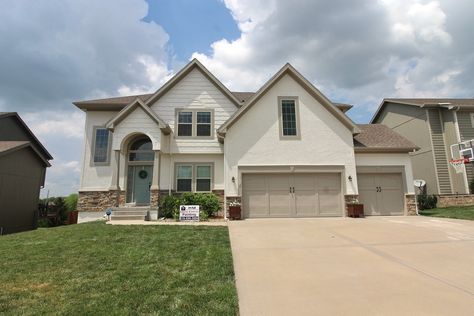 White exterior ⚪️ Body: shoji white SW 7042 Trim: intellectual gray SW 7045 1: after 2: before #exteriorpainting #hmpaintingkc #housepainting #painterskansascity White House Tan Garage Door, White House With Cream Trim, White Exterior Taupe Trim, Shoji White And Intellectual Gray Exterior, Warm White Exterior House Colors, White And Tan House Exterior, Sw Shoji White Exterior, Intellectual Gray Exterior, Cream Siding Color Schemes