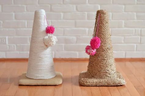 12 DIY Cat Toys To Show Your Love! | Learn more on Litter-Robot Blog Diy Cat Scratching Post, Diy Cat Scratcher, Cones Diy, Litter Robot, Huge Cat, Homemade Cat Toys, Diy Cat Toys, Small Stuffed Animals, Guinea Pig Toys