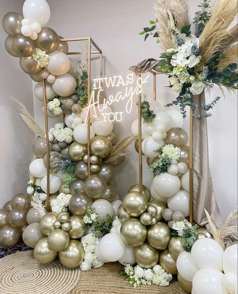 Easel With Balloons, Welcome Easel, Event Space Decor, Gold Balloons Decorations, Green Quinceanera Theme, Unplugged Ceremony, 3rd Wedding Anniversary, Anniversary Party Decorations, Wedding Balloon Decorations