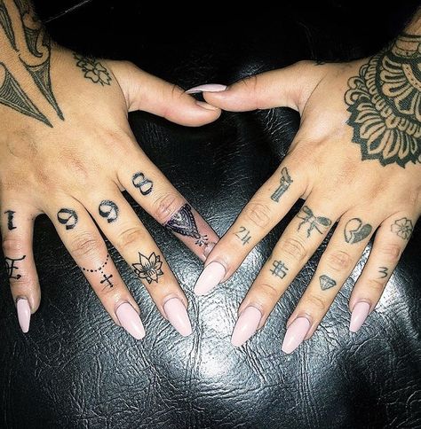 Knuckles Tattoos For Women, Knuckle Tattoos For Women, Fingers Tattoos, Ladies Tattoo, Finger Tattoos Words, Knuckle Tattoo, Tattoos Pretty, Traditional Tattoo Inspiration, Small Finger Tattoos