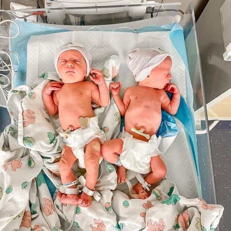 Twinmom.com on Instagram: “#tbt in honor of 7 weeks today!⁠ ⁠ Callie & Ellis were born at 36 weeks 4 days and 4lbs 9oz. They avoided the NICU but nurses called them…” Nicu Twins, Birth Videos, 36 Weeks, Best Of Friends, Newborn Twins, Dream Career, After Birth, Nicu Nurse, Twin Mom