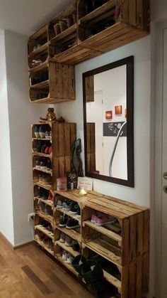 Pin auf Wohn Ideen Vstupná Hala, Western Bedroom Decor, Bedroom Decor Lights, Diy Upcycling, Kraf Diy, Bedroom Décor, Diy Home Furniture, Design Del Prodotto, Diy Pallet Furniture