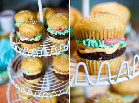 Hamburger Cupcakes for a Scooby Doo Birthday Party Scooby Doo Halloween Party, Scooby Doo Birthday Cake, Burger Cupcakes, Cool Decorations, Scooby Doo Birthday, Hamburger Cupcakes, Scooby Doo Cake, Scooby Doo Birthday Party, Sugar Addict