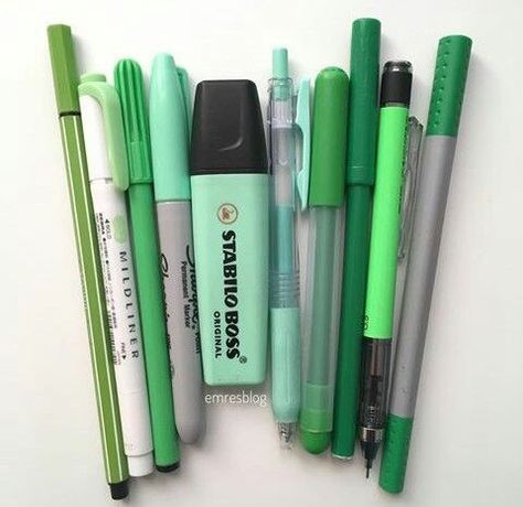 College Stationary, Cool Stationary, School Suplies, Stationary Store, Stationary Art, Cute School Stationary, Green School, Kawaii Pens, School Tool