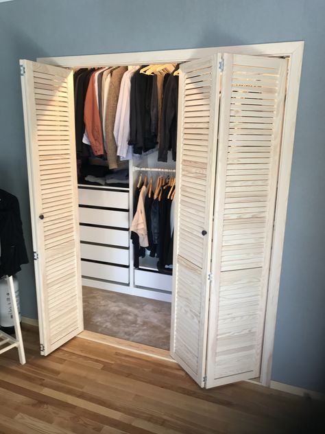 Modern Wooden Cupboard Design, Wooden Cupboard Design, Wooden Wardrobe Design, Creative Closets, Wooden Cupboard, Closet Design Layout, Wardrobe Design Bedroom, Small Bedroom Decor, Cupboard Design