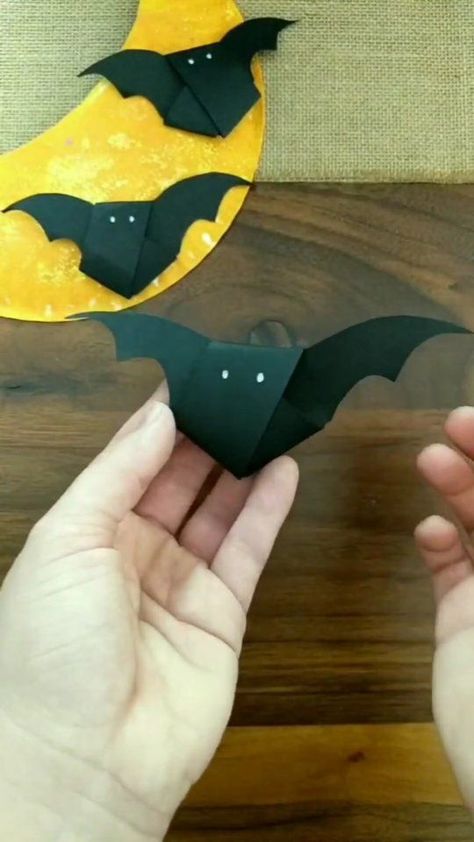 Paper Bat Candy Holder, Bat Wings Diy, Spooky Animals, Origami Halloween, Halloween Candy Crafts, Halloween Candy Holder, Pumpkin Song, Halloween Origami, Bat Craft