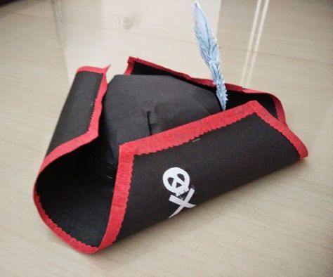 Pirate Hat Crafts, Pirate Hats For Kids, Pirate Costume Kids, Pirate Costume Diy, Greek Crafts, Pirate Crafts, Pirate Decor, Pirate Hat, Diy Headboards