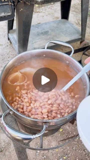 Rebeca Coss Guerrero on Instagram: "Receta de frijoles charros" Frijoles Borrachos Recipe, Charro Beans, Mexican Food Recipes Authentic, Mexican Dishes, Outdoor Parties, Bon Appetit, Food Dishes, Mexican Food Recipes, Food Videos